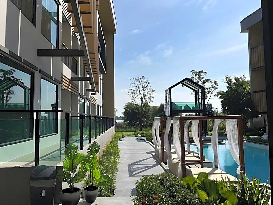 Crystal Srivaree Suvarnabhumi Hotel