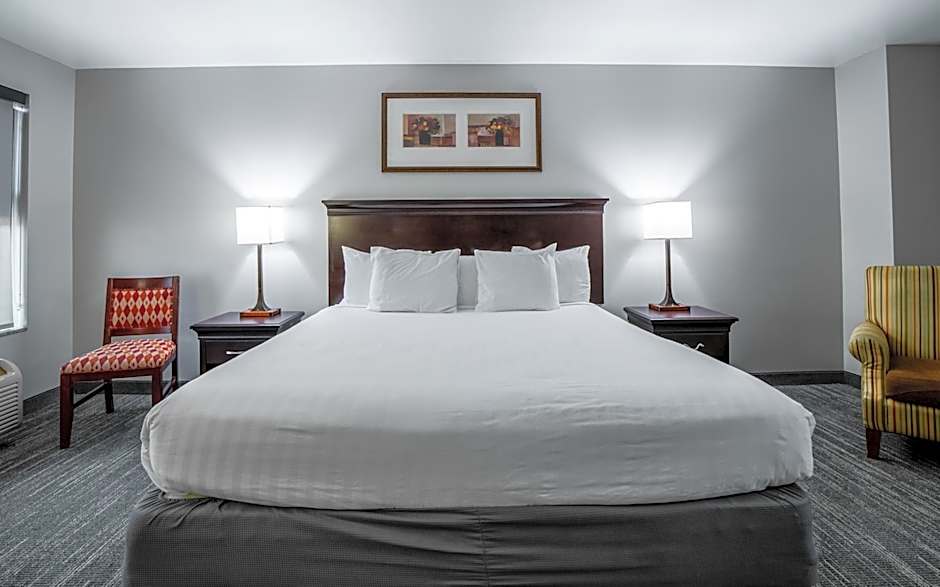 Photo 1 of 3 of 1 King Bed, Accessible