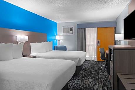 Queen Room with Two Queen Beds and Pool View - Non-Smoking