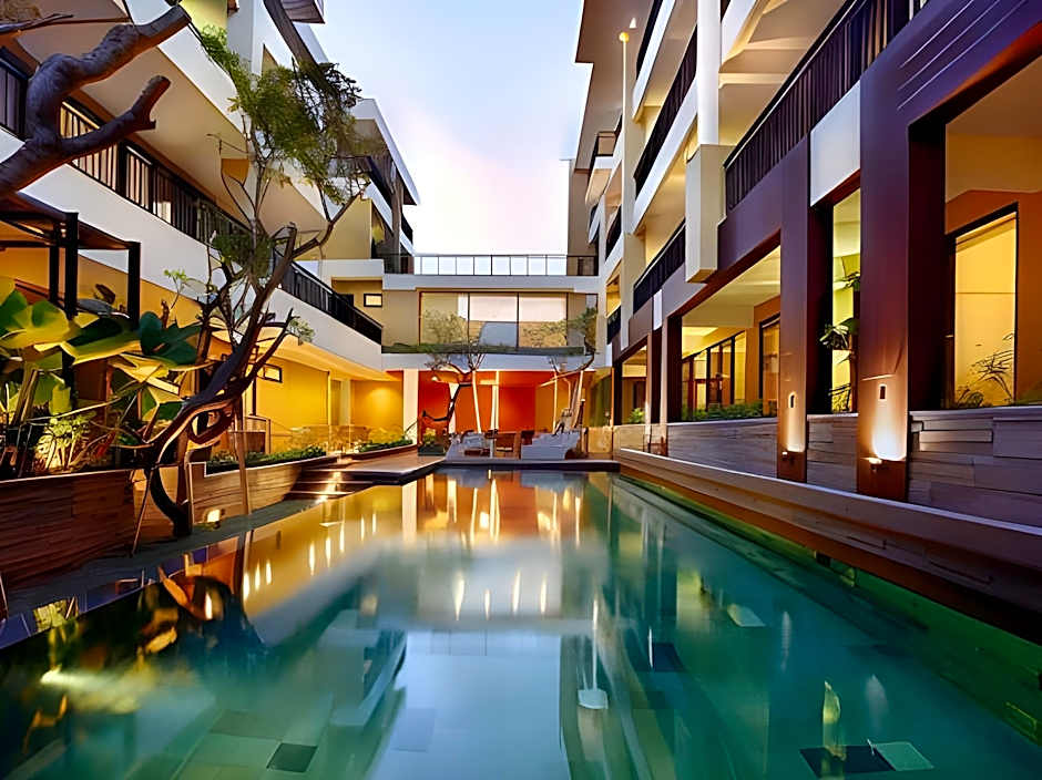 100 Sunset Hotel and Ballroom
