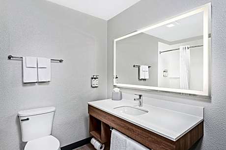 Holiday Inn Express Hotel & Suites Chicago-Algonquin By IHG