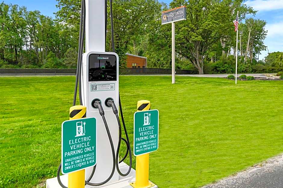 La Quinta Inn & Suites by Wyndham Batavia