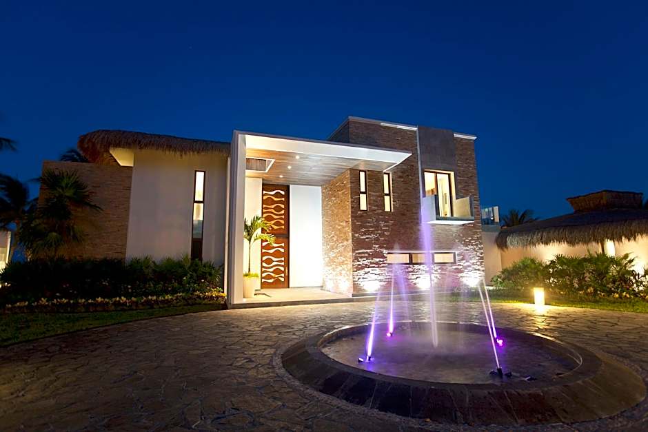 Azul Villa Esmeralda, by Karisma