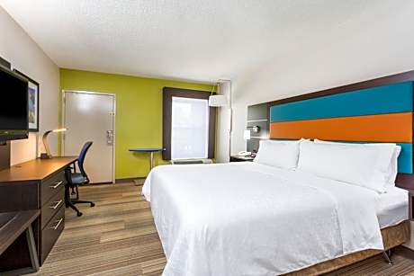 King Room with Roll in Shower - Hearing Accessible/Non-Smoking