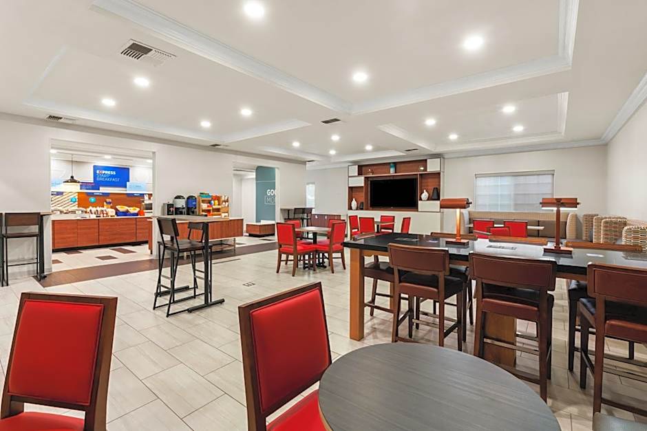 Holiday Inn Express Hotel & Suites Klamath Falls Central By IHG