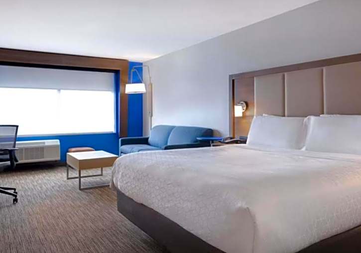 Holiday Inn Express & Suites - Detroit - Dearborn By IHG