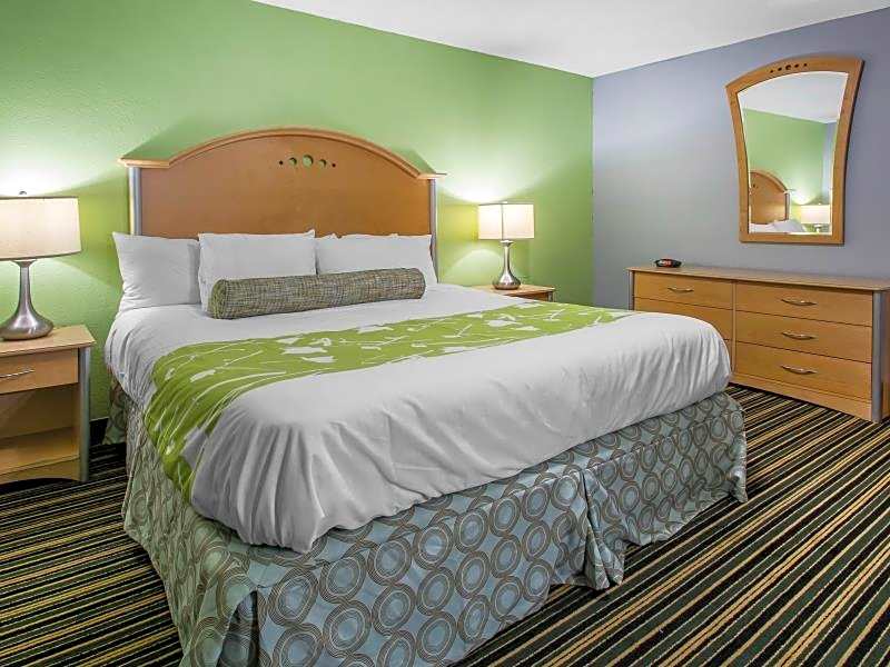 Rodeway Inn & Suites Winter Haven Chain of Lakes