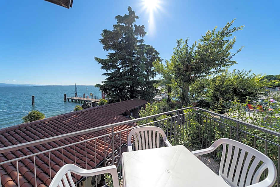 VILLA GARUTI VILLAGE