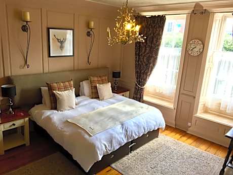 Family room-Deluxe-Private Bathroom-Street View-separate bathroom 5 mtrs