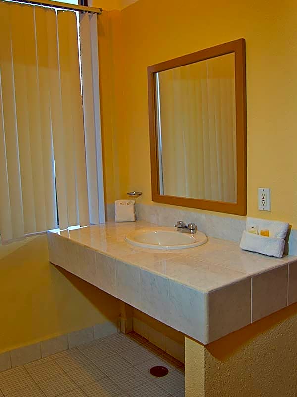 Sunrock Hotel & Suites