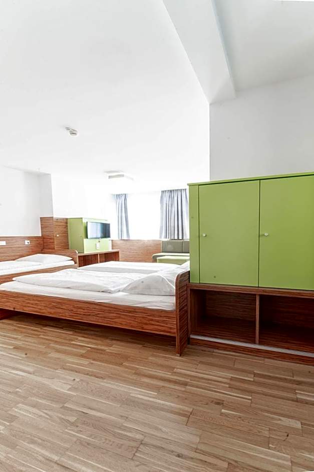 Karlingerhaus Hotel Hostel Home