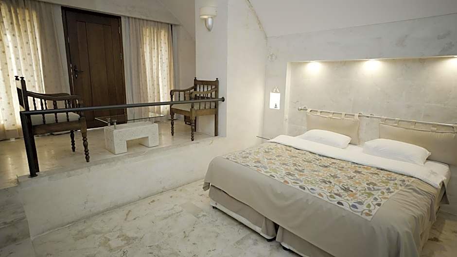 Kasr-i Nehroz Hotel
