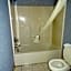 Village Inn & Suites - Smithville