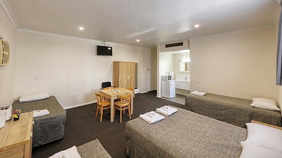 Coachman Hotel Motel