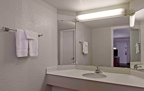 One-Bedroom Suite with Two Double Beds - Non-Smoking