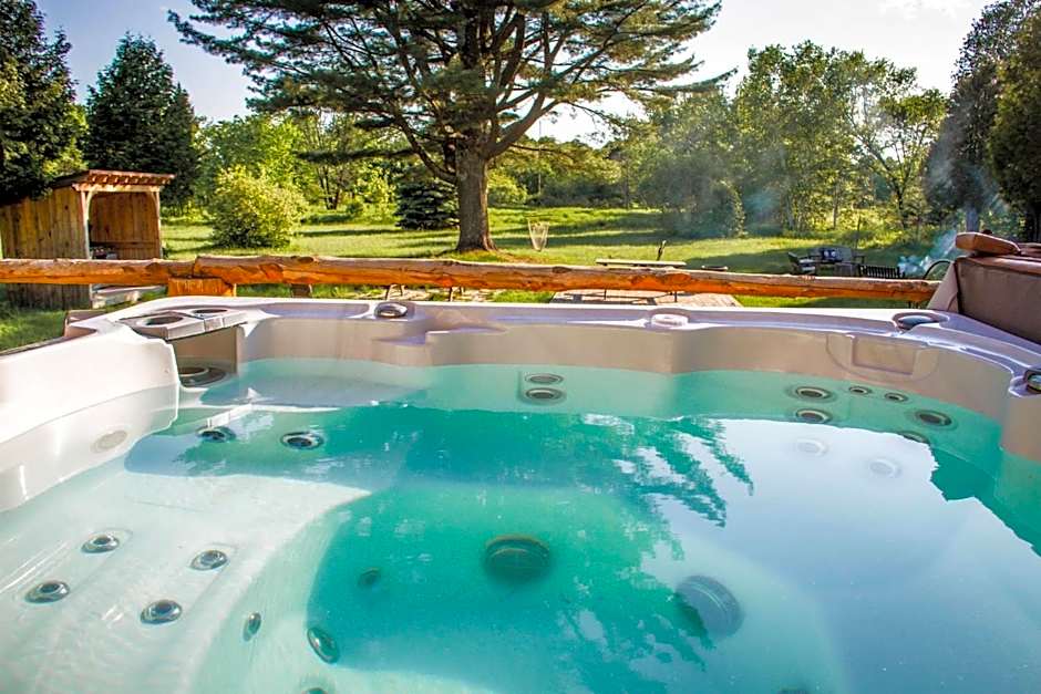 Riverside Cabin, Fishing, and Relaxation