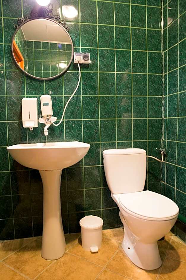 FlyFly Hostel , darmowy parking , rezerwuj przez urządzenia mobilne -10 procent