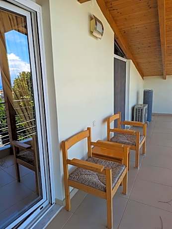 Samaras Apartments - Sea View Attic