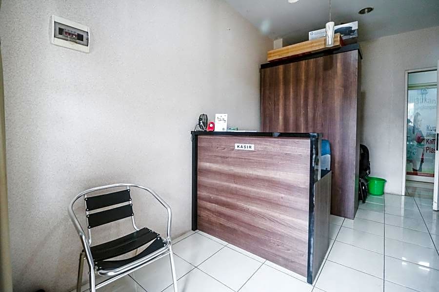 RedDoorz Apartment @ Green Lake View Ciputat