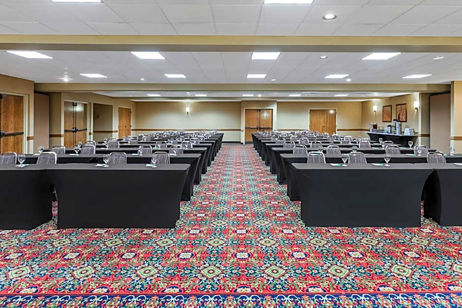 Holiday Inn & Suites Springfield-I-44 By IHG