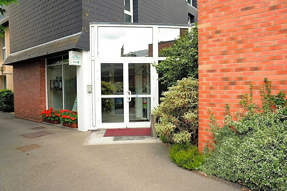 Hôtel Restaurant La Paix La Robe et le Palais