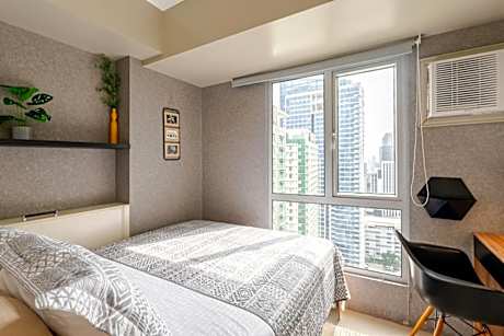 27th floor Cebu IT Park studio walking distance to everything