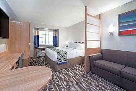 1 King Bed Suite Non-Smoking