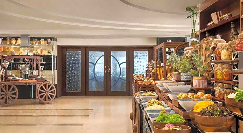 Anwar Al Madinah Movenpick Hotel