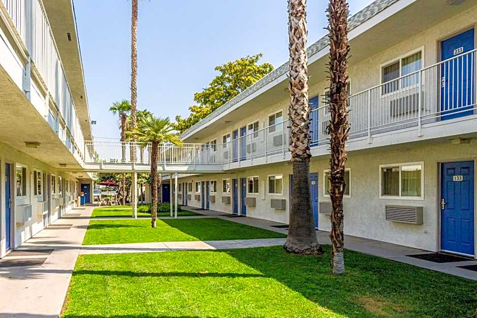 Motel 6-Bakersfield, CA - East