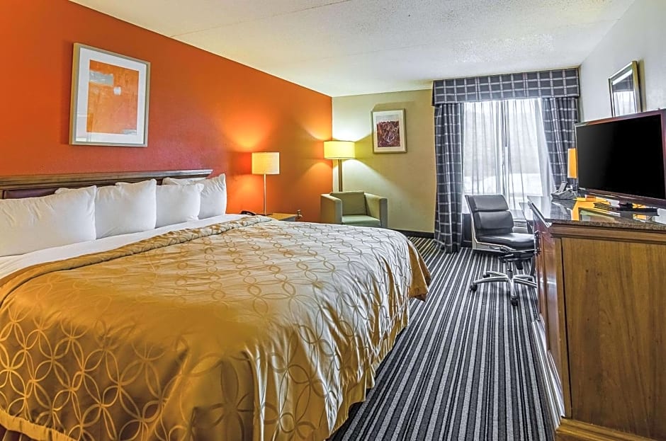 Econo Lodge Inn & Suites