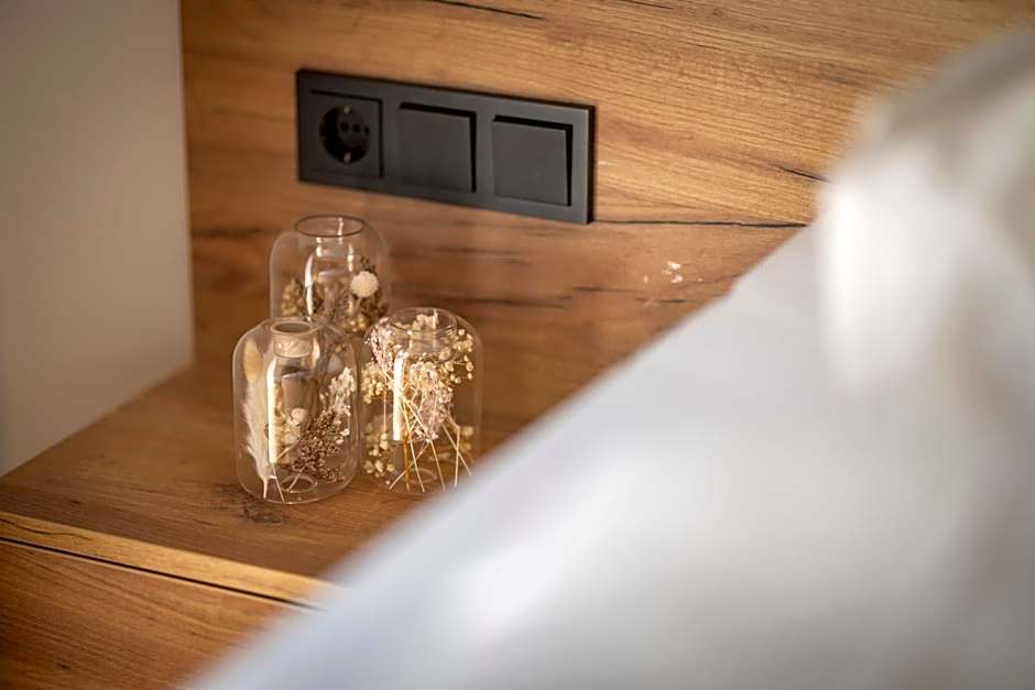 RIVERSIDE RAURIS APARTMENTS