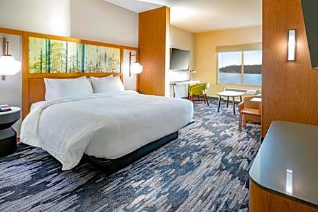 King Suite with Lake View, Roll-In Shower and Sofa Bed - Mobility Access