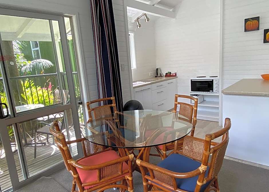 Colonial House Motel