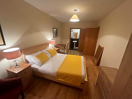 Elegant Rooms and Suites in Knock