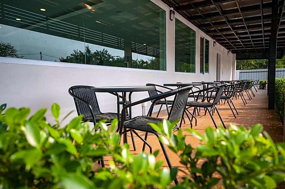 The charlotte smart hotel lopburi