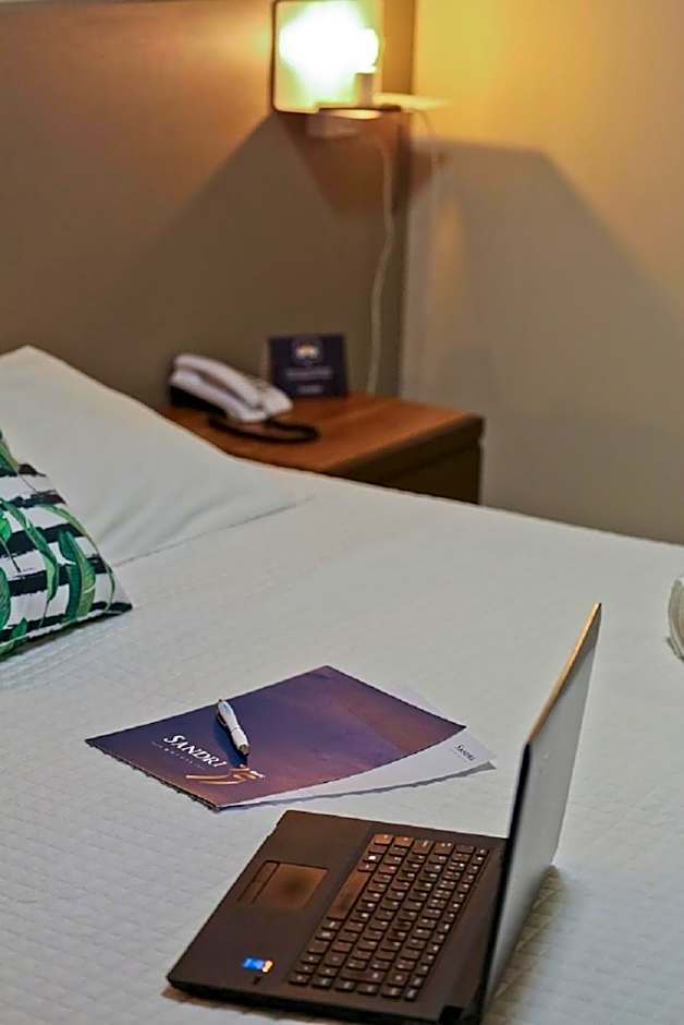 Sandri City Hotel