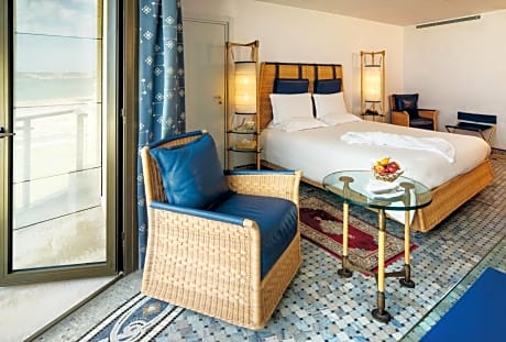 Classic Twin Room with Partial Sea View