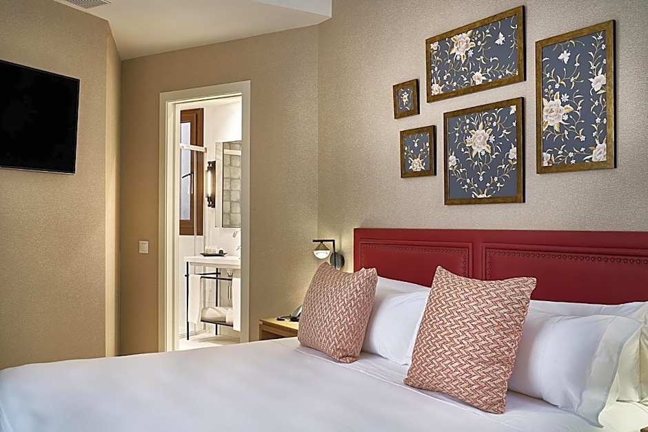 Photo 1 of 10 of Junior Suite