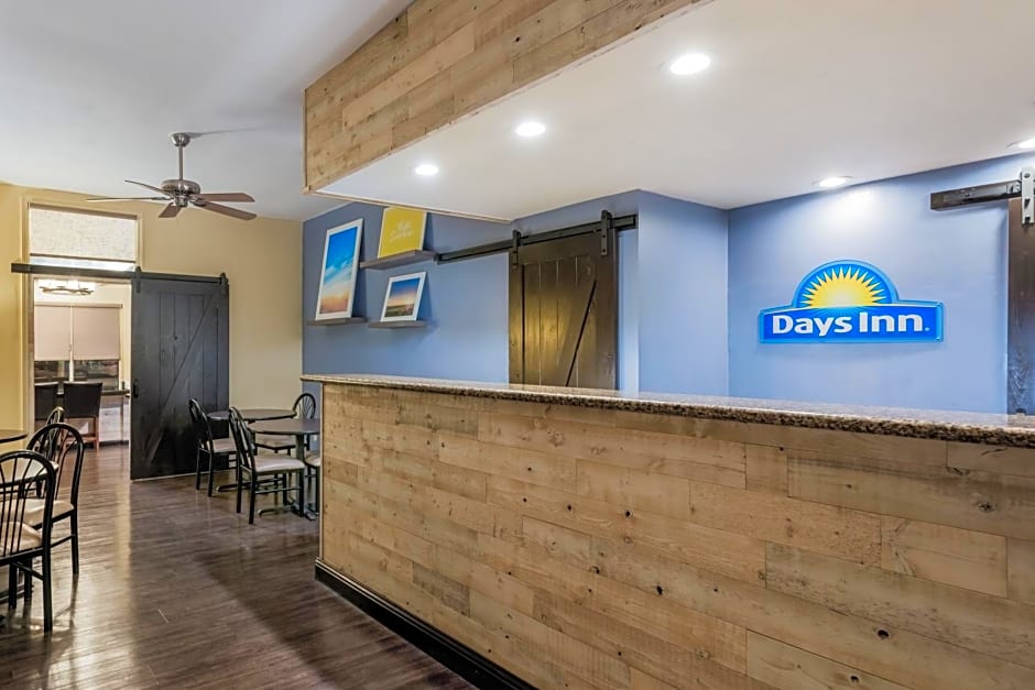 Days Inn & Suites by Wyndham Lodi