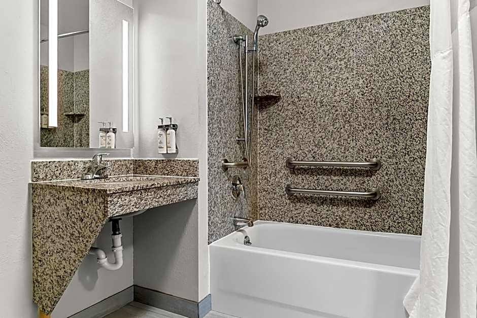 Holiday Inn Express And Suites Detroit North - Roseville By IHG