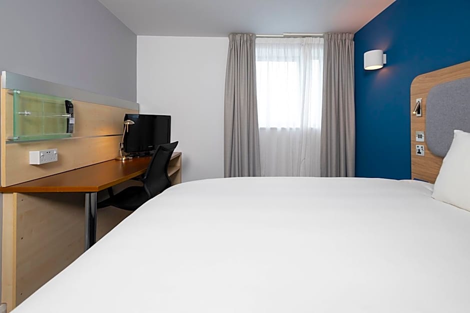 Holiday Inn Express Swindon City Centre By IHG