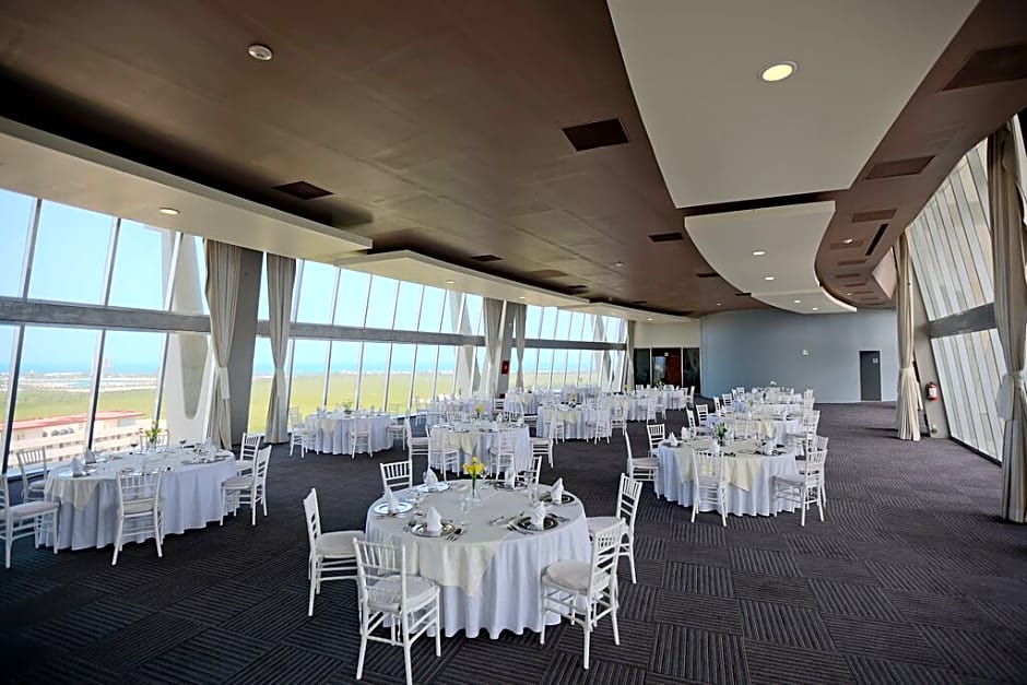 Krystal Urban Cancun-Malecon