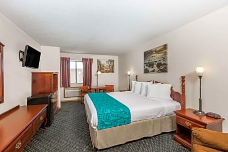 Room 1 King Bed Non Smoking (Pet Friendly) NON-REFUNDABLE