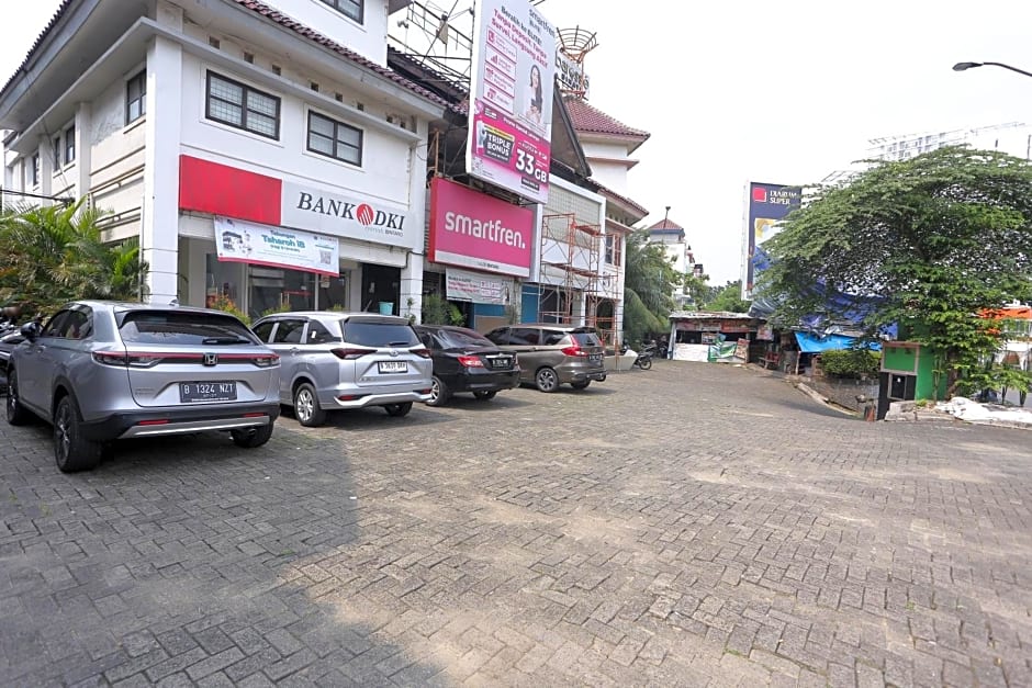 OYO 92677 Hotel Bintaro