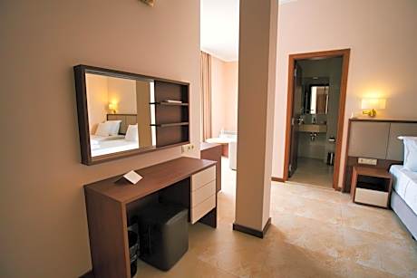 Suite with Pool View