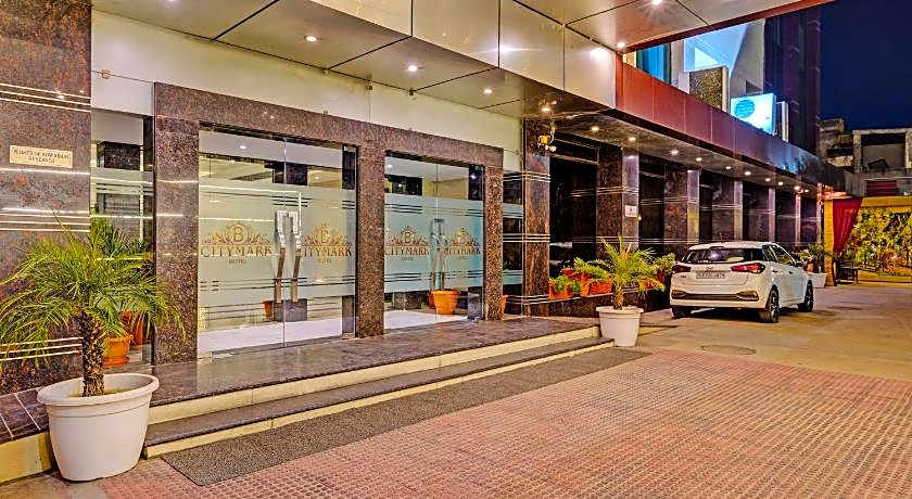 Super Townhouse OAK Hotel City Mark Gurgaon