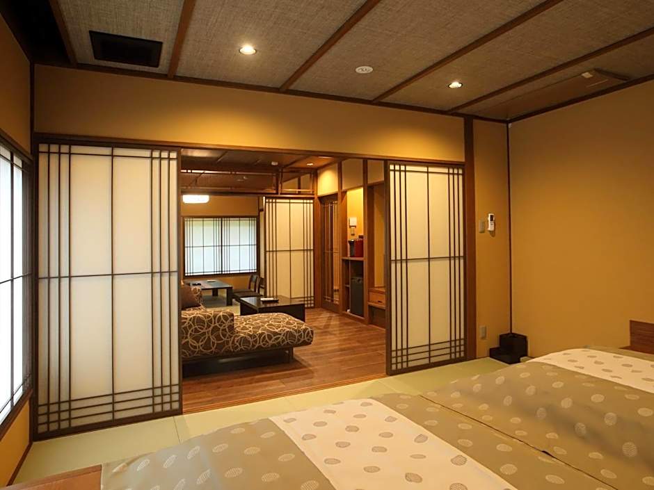 Kanazawa Yuwaku Onsen Kokarian