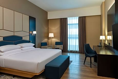 Deluxe King Room (Complimentary Shuttle to DMCC Metro Station, Marina Mall & JBR)