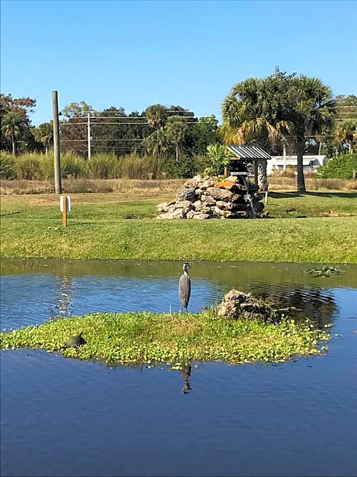 Days Inn & Suites by Wyndham Lake Okeechobee