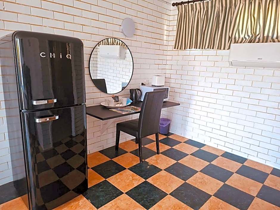 The Queenslander Motel